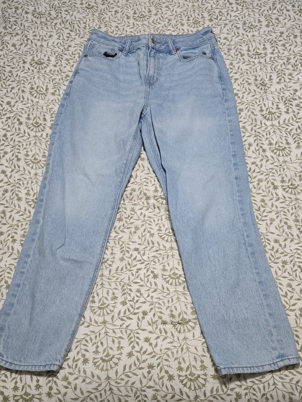 American Eagle Outfitters Light Wash Mom Jeans